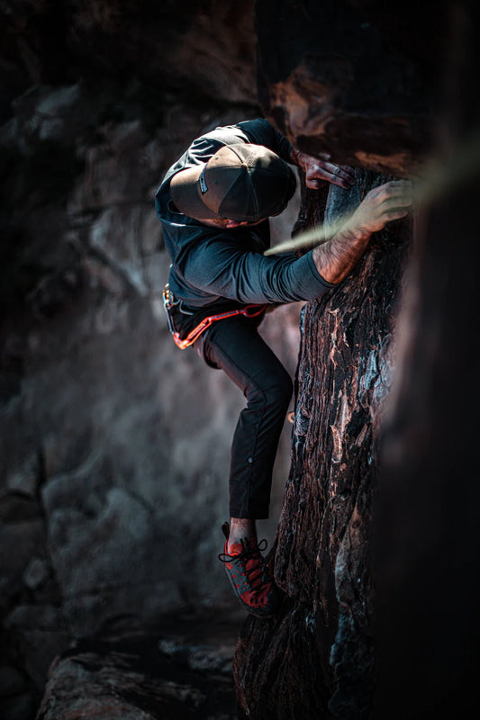 Breaking Barriers: Women in Extreme Sports - Sportoz